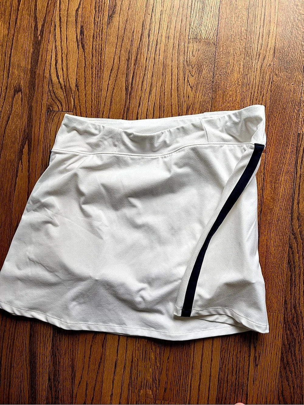 T by Talbots UPF 50+ skort Color Block Skort in White & Dark Navy Large Like New